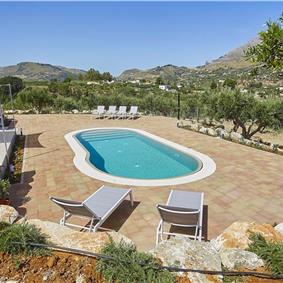 4 bedroom villa with pool, Castellammare del Golfo, sleeps 8-9